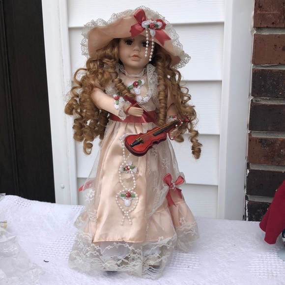 holly's collectibles porcelain dolls